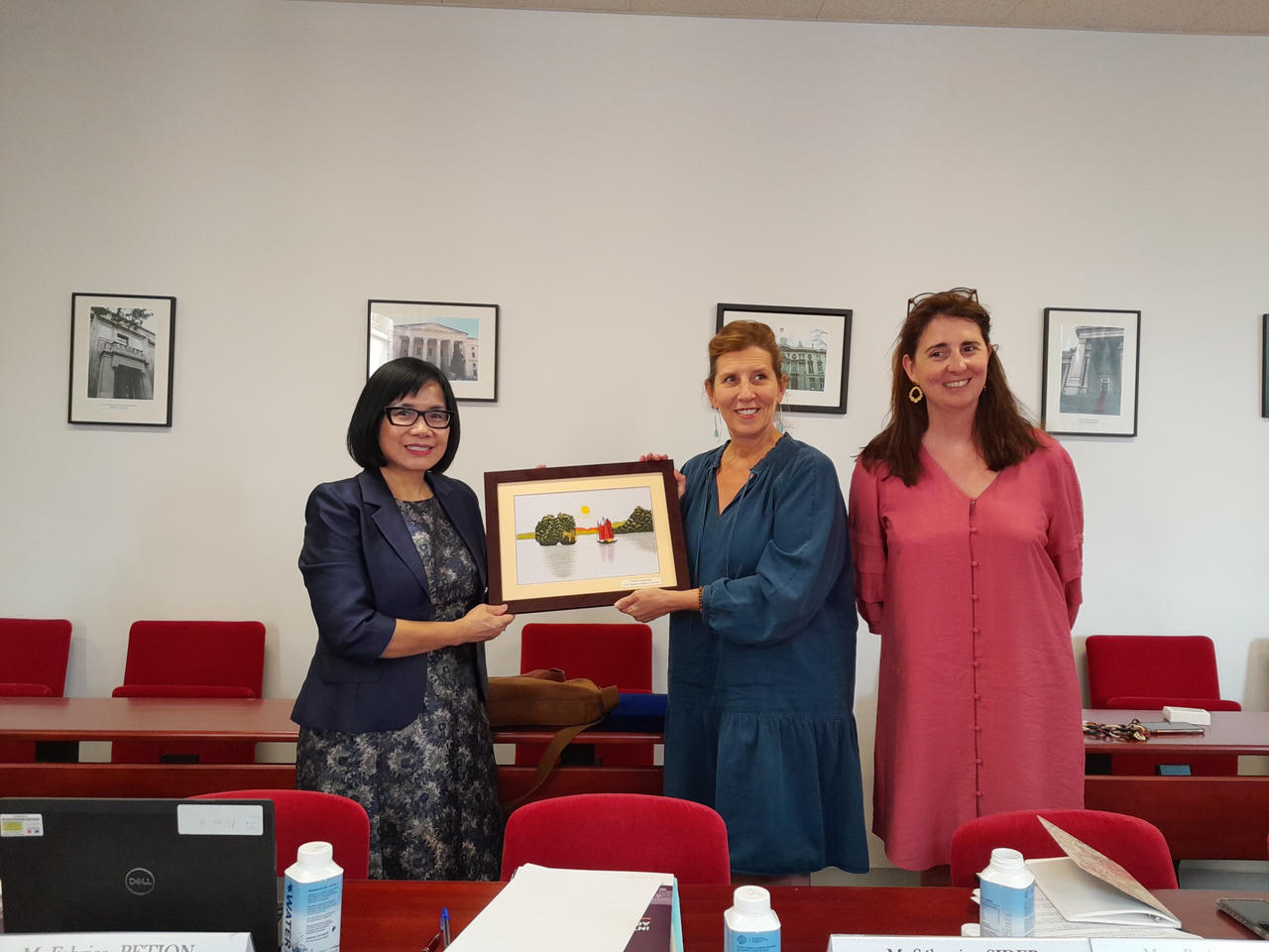 Tiếp tục đẩy mạnh hợp tác với các hiệp hội nghề luật và các cơ sở đào tạo luật của Pháp