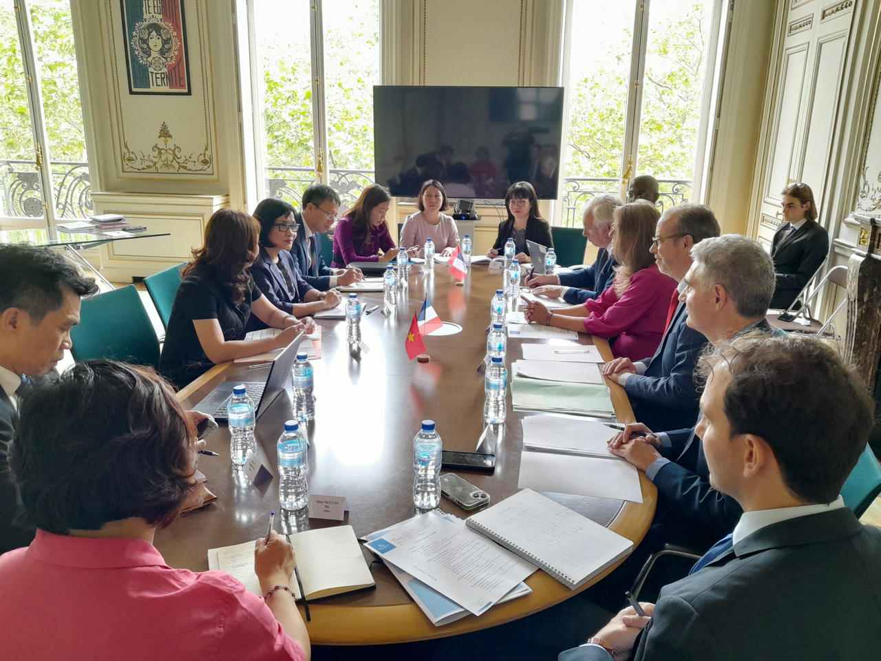 Tiếp tục đẩy mạnh hợp tác với các hiệp hội nghề luật và các cơ sở đào tạo luật của Pháp