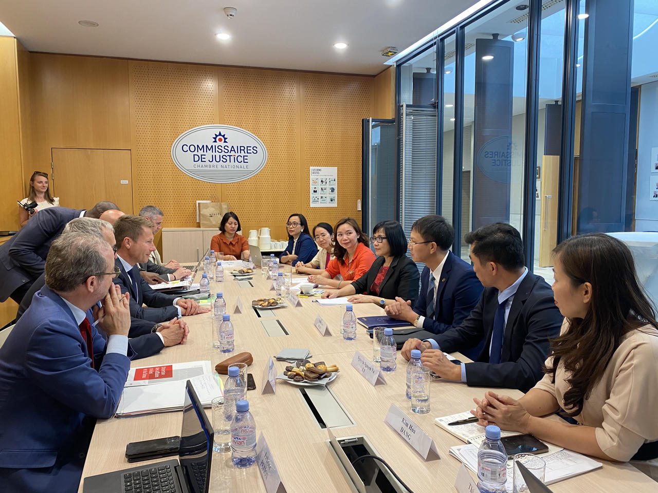 Tiếp tục đẩy mạnh hợp tác với các hiệp hội nghề luật và các cơ sở đào tạo luật của Pháp