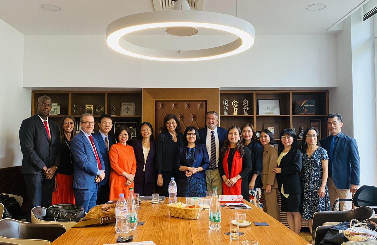 Tiếp tục đẩy mạnh hợp tác với các hiệp hội nghề luật và các cơ sở đào tạo luật của Pháp