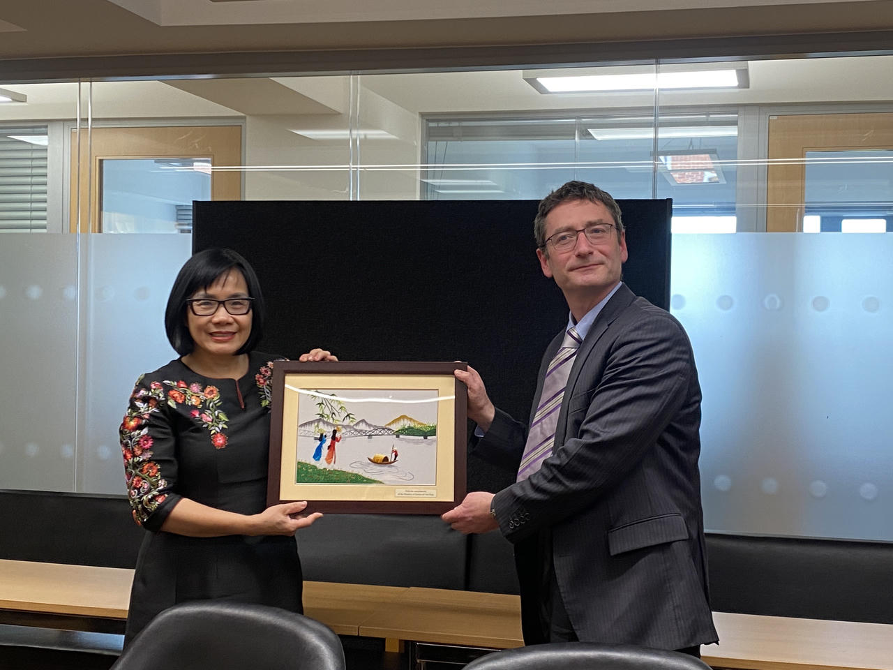 Tiếp tục thúc đẩy hơn nữa hợp tác pháp luật và tư pháp với các đối tác Vương quốc Anh