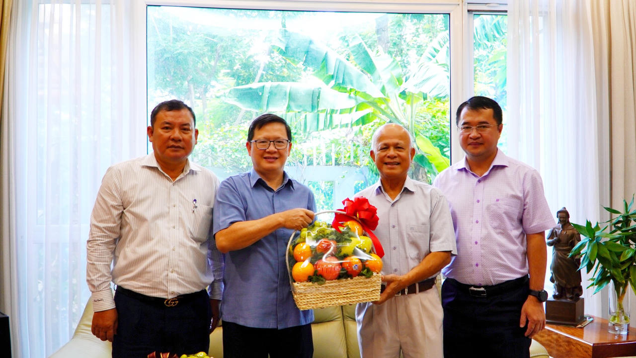 Lãnh đạo Bộ Tư pháp thăm hỏi và tri ân các thế hệ lãnh đạo đi trước