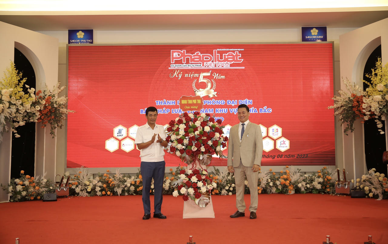 Văn phòng đại diện khu vực phía Bắc Báo Pháp luật Việt Nam tại Phú Thọ tổ chức chương trình “Xóa nghèo Pháp luật”