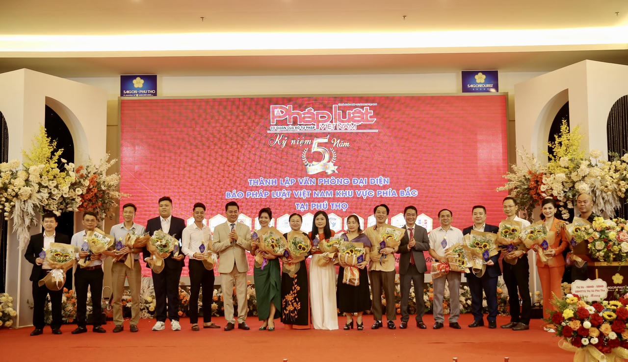 Văn phòng đại diện khu vực phía Bắc Báo Pháp luật Việt Nam tại Phú Thọ tổ chức chương trình “Xóa nghèo Pháp luật”