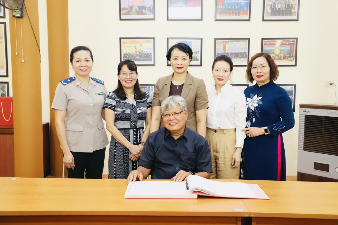 Lãnh đạo Bộ Tư pháp dâng hương kỷ niệm 78 năm ngày truyền thống ngành Tư pháp 