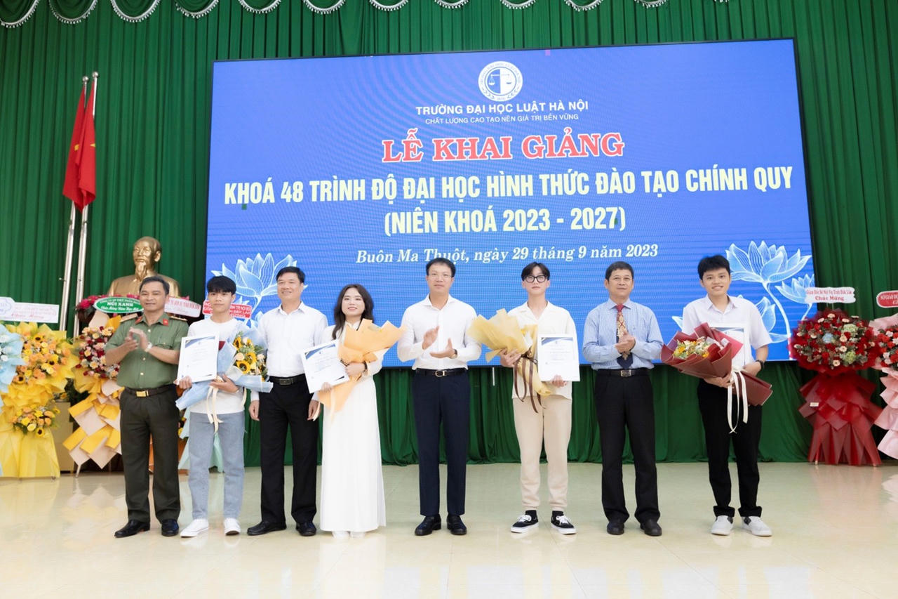 Phân hiệu Trường Đại học Luật Hà Nội tại Đắk Lắk tổ chức Lễ khai giảng Khoá 48