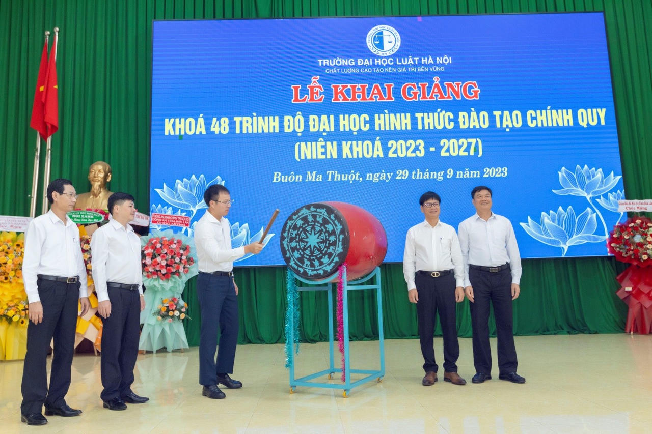 Phân hiệu Trường Đại học Luật Hà Nội tại Đắk Lắk tổ chức Lễ khai giảng Khoá 48