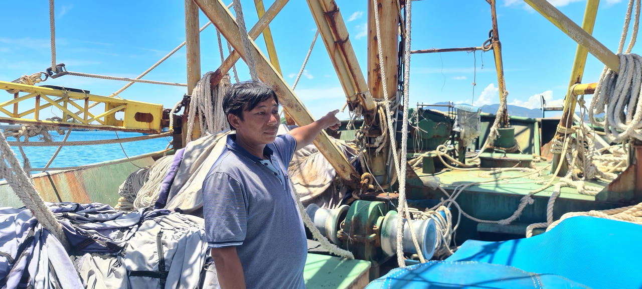 Bài 1: Tàu ngừng ra khơi, ngư dân khóc ròng