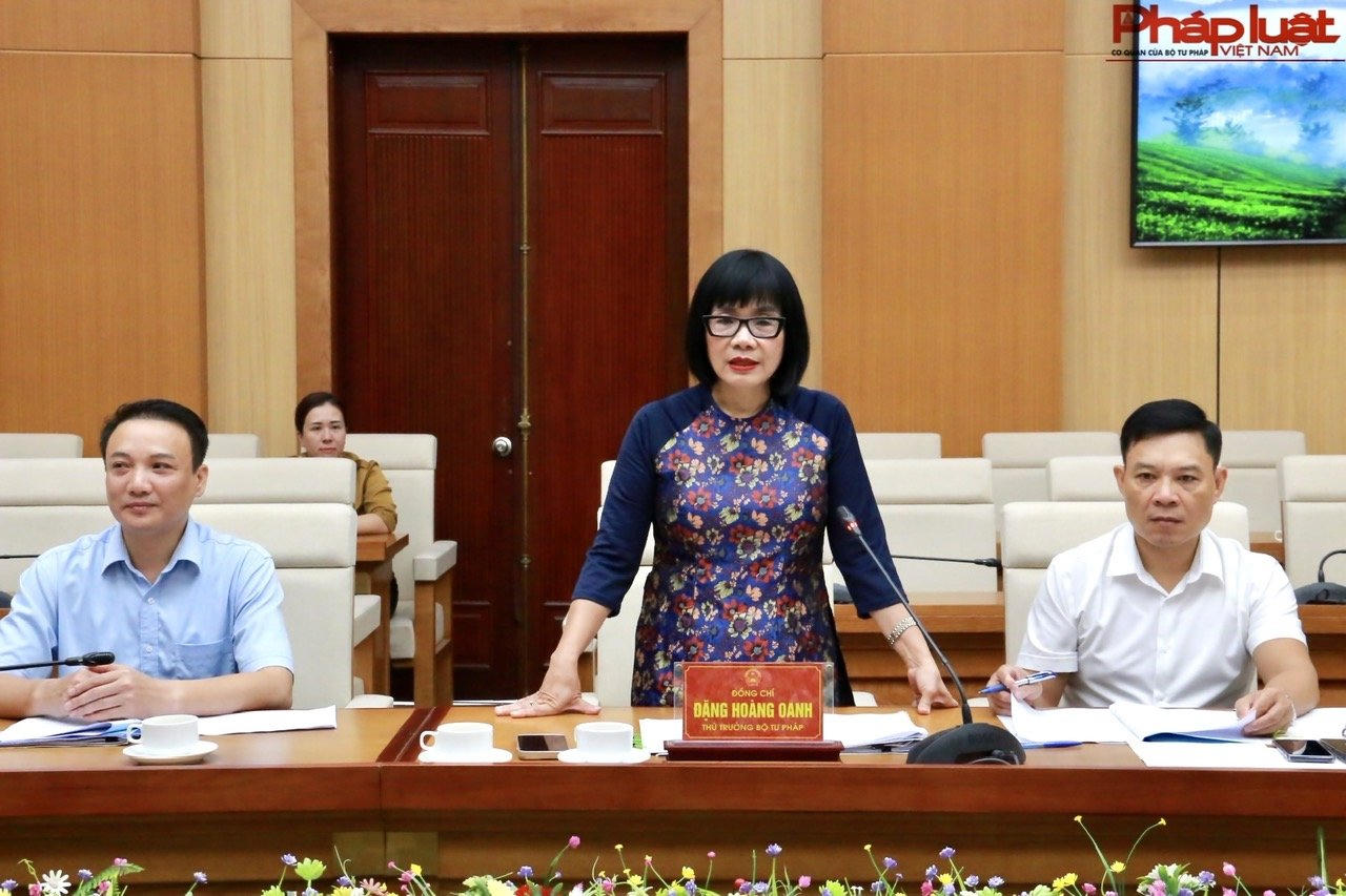 Thứ trưởng Đặng Hoàng Oanh kiểm tra công tác theo dõi tình hình thi hành pháp luật tại Phú Thọ