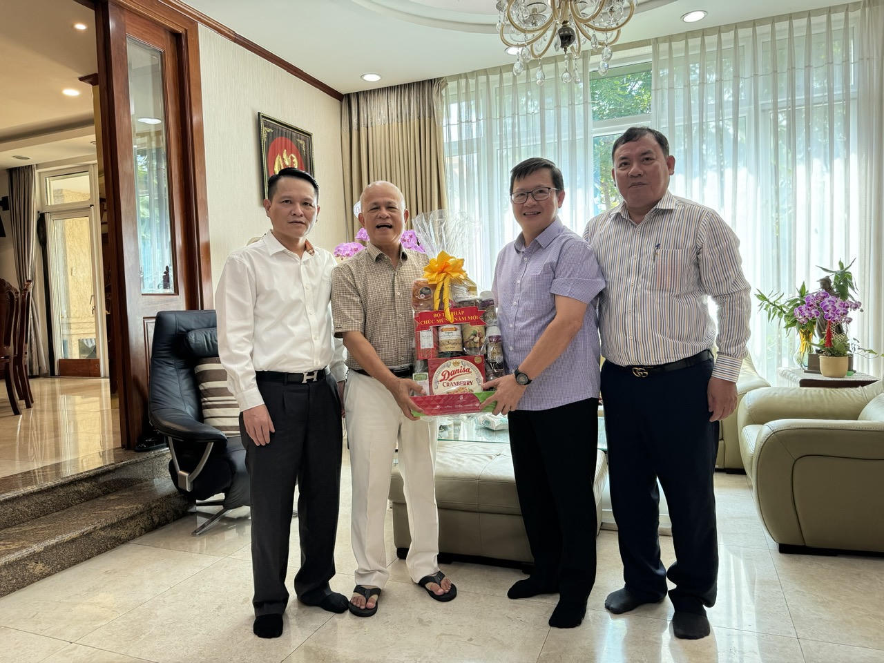 Lãnh đạo Bộ Tư pháp thăm, chúc Tết gia đình các đồng chí nguyên lãnh đạo Bộ