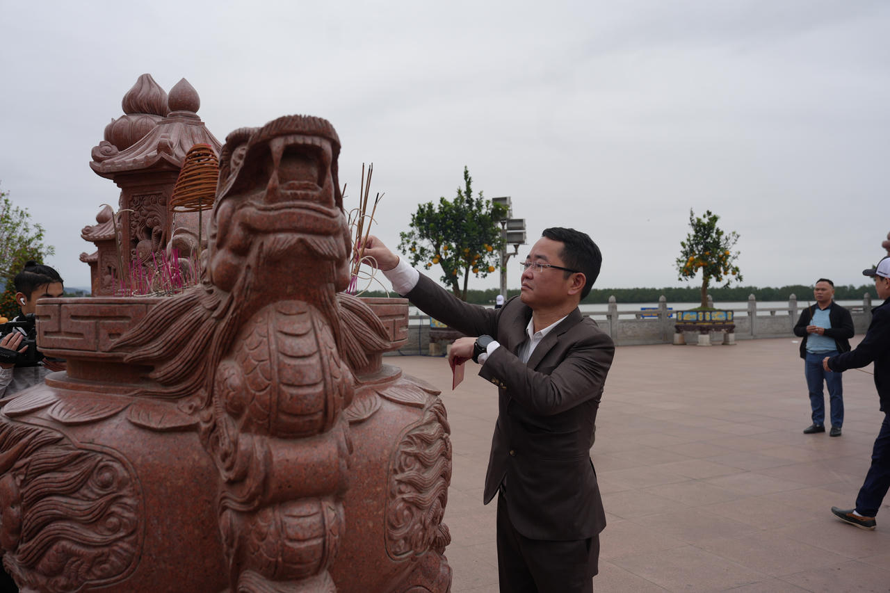 Đảng bộ Báo Pháp luật Việt Nam sinh hoạt chuyên đề tại Hải Phòng