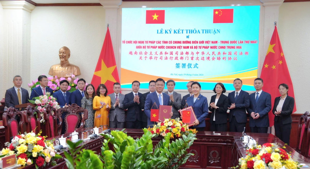 Đưa quan hệ hợp tác pháp luật và tư pháp Việt Nam - Trung Quốc lên tầm cao mới