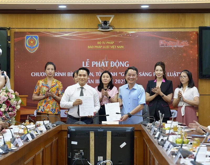 Phát động Chương trình bình chọn, tôn vinh 'Gương sáng pháp luật' lần III