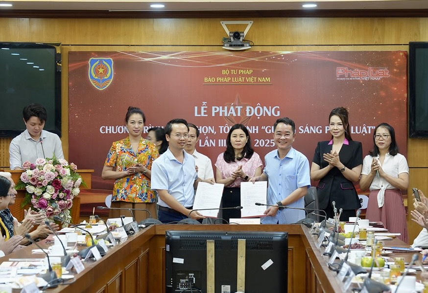 Phát động Chương trình bình chọn, tôn vinh 'Gương sáng pháp luật' lần III