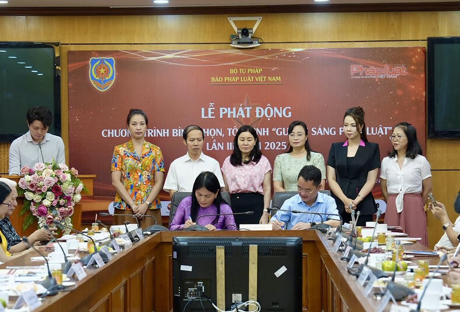 Phát động Chương trình bình chọn, tôn vinh 'Gương sáng pháp luật' lần III