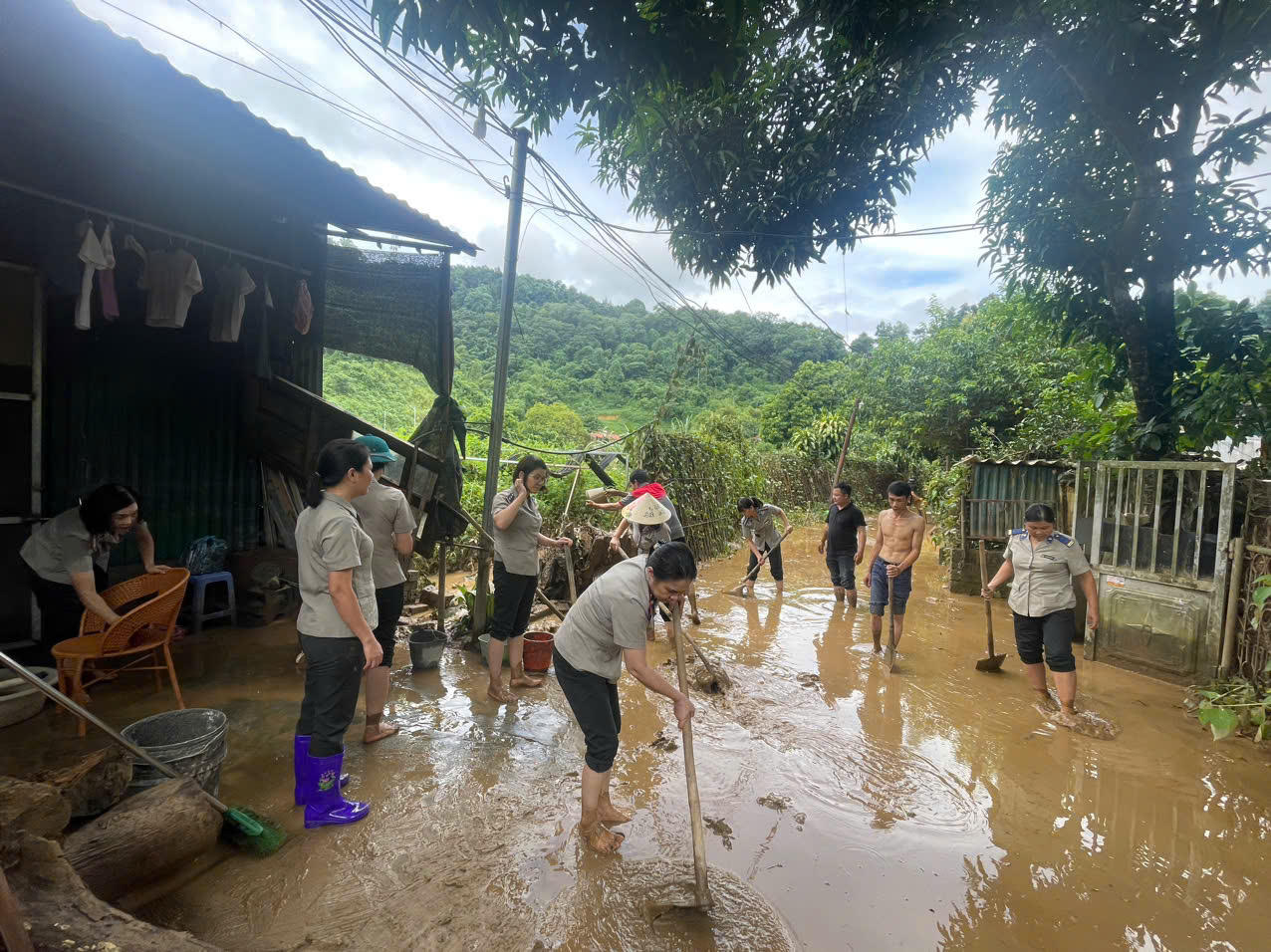 Các cơ quan Thi hành án dân sự khẩn trương khắc phục hậu quả sau cơn bão số 3