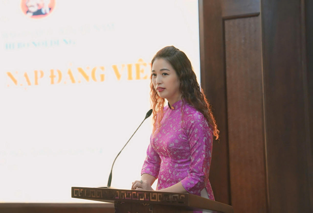 Chi bộ Khối Nội dung, Đảng bộ Báo Pháp luật Việt Nam kết nạp đảng viên mới