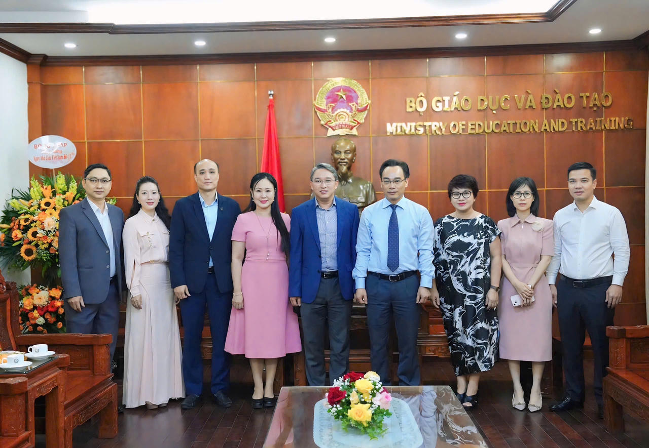 Lãnh đạo Bộ Tư pháp chúc mừng Ngày Nhà giáo Việt Nam 20/11