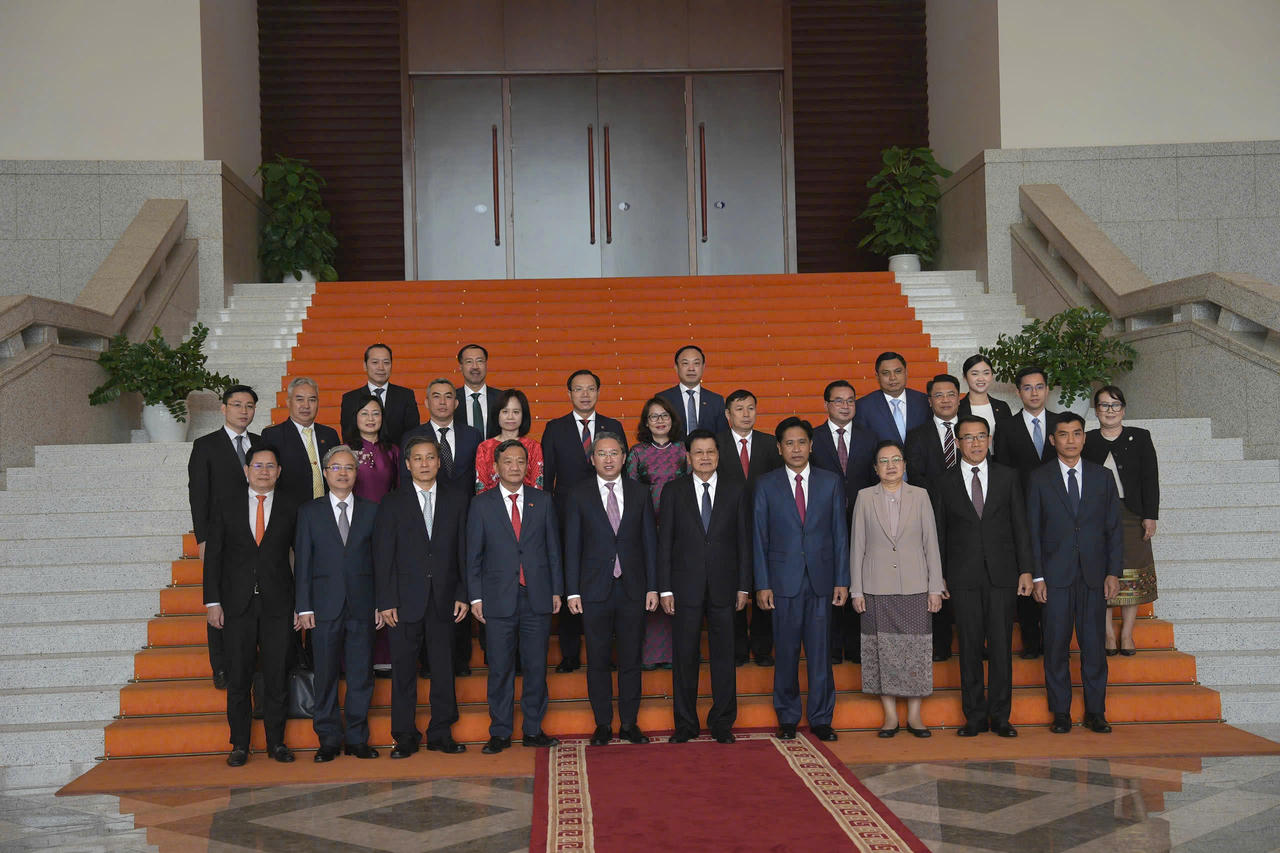 Bộ trưởng Tư pháp Nguyễn Hải Ninh tiếp kiến Tổng Bí thư, Chủ tịch nước CHDCND Lào