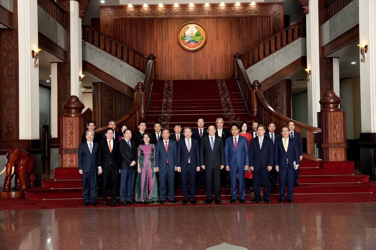 Bộ trưởng Nguyễn Hải Ninh tiếp kiến Thủ tướng Chính phủ nước CHDCND Lào