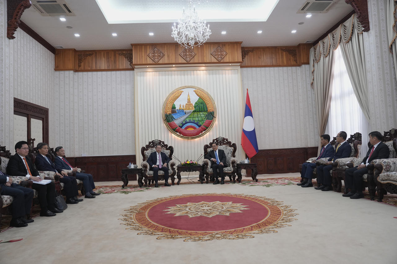 Bộ trưởng Nguyễn Hải Ninh tiếp kiến Thủ tướng Chính phủ nước CHDCND Lào