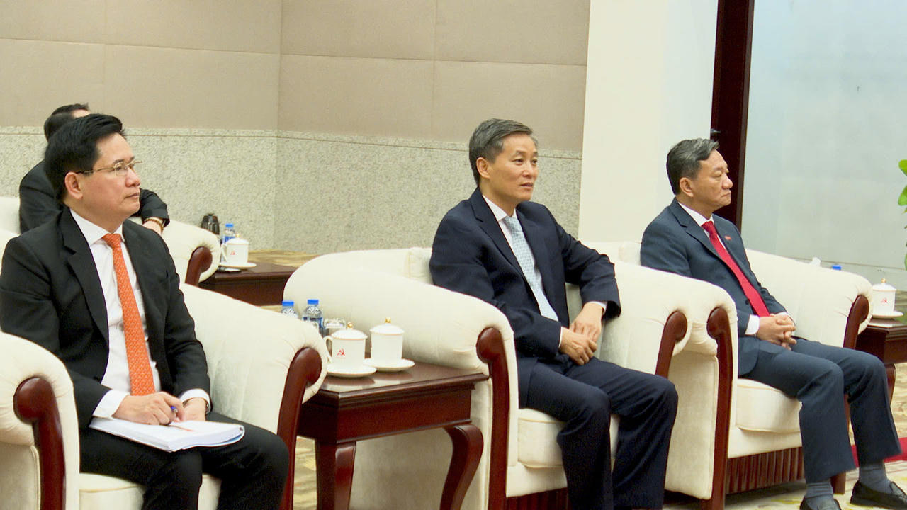 Bộ trưởng Tư pháp Nguyễn Hải Ninh tiếp kiến Tổng Bí thư, Chủ tịch nước CHDCND Lào