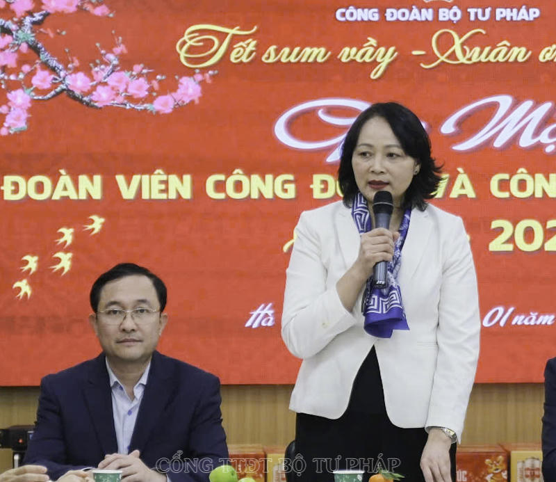 Công đoàn Bộ Tư pháp tổ chức gặp mặt đoàn viên công đoàn, công chức, viên chức khó khăn 