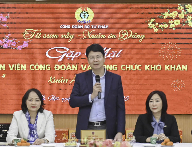 Công đoàn Bộ Tư pháp tổ chức gặp mặt đoàn viên công đoàn, công chức, viên chức khó khăn 