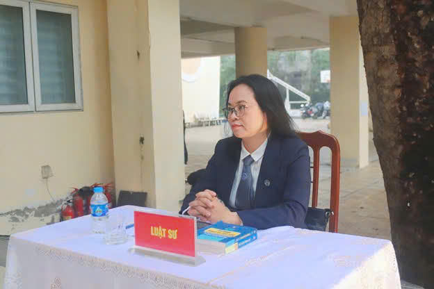 Bổ ích và hấp dẫn “Phiên tòa giả định” tại Trường THPT Nguyễn Gia Thiều 