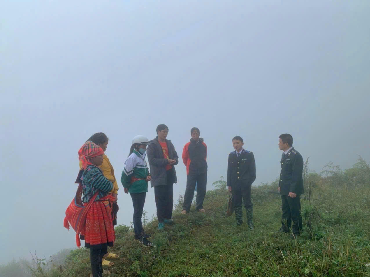 Lui về phía sau, vẫn đau đáu hiến kế đổi mới công việc