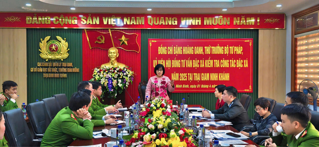Thứ trưởng Đặng Hoàng Oanh kiểm tra công tác đặc xá tại Trại giam Ninh Khánh