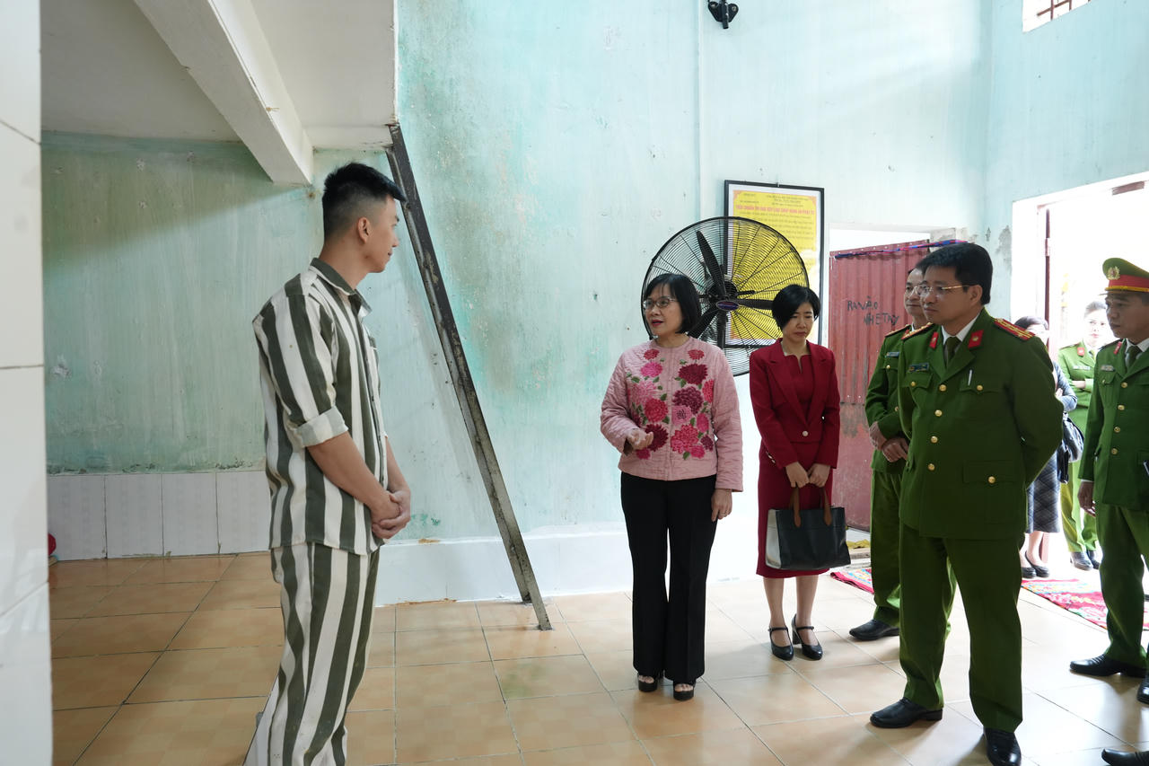 Thứ trưởng Đặng Hoàng Oanh kiểm tra công tác đặc xá tại Trại giam Ninh Khánh