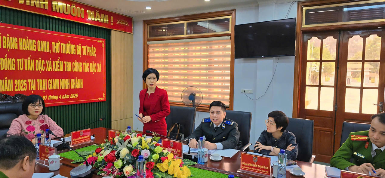 Thứ trưởng Đặng Hoàng Oanh kiểm tra công tác đặc xá tại Trại giam Ninh Khánh