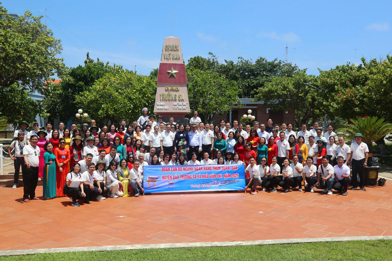 Đoàn công tác số 10 kết thúc tốt đẹp chuyến thăm quần đảo Trường Sa và nhà giàn DK1