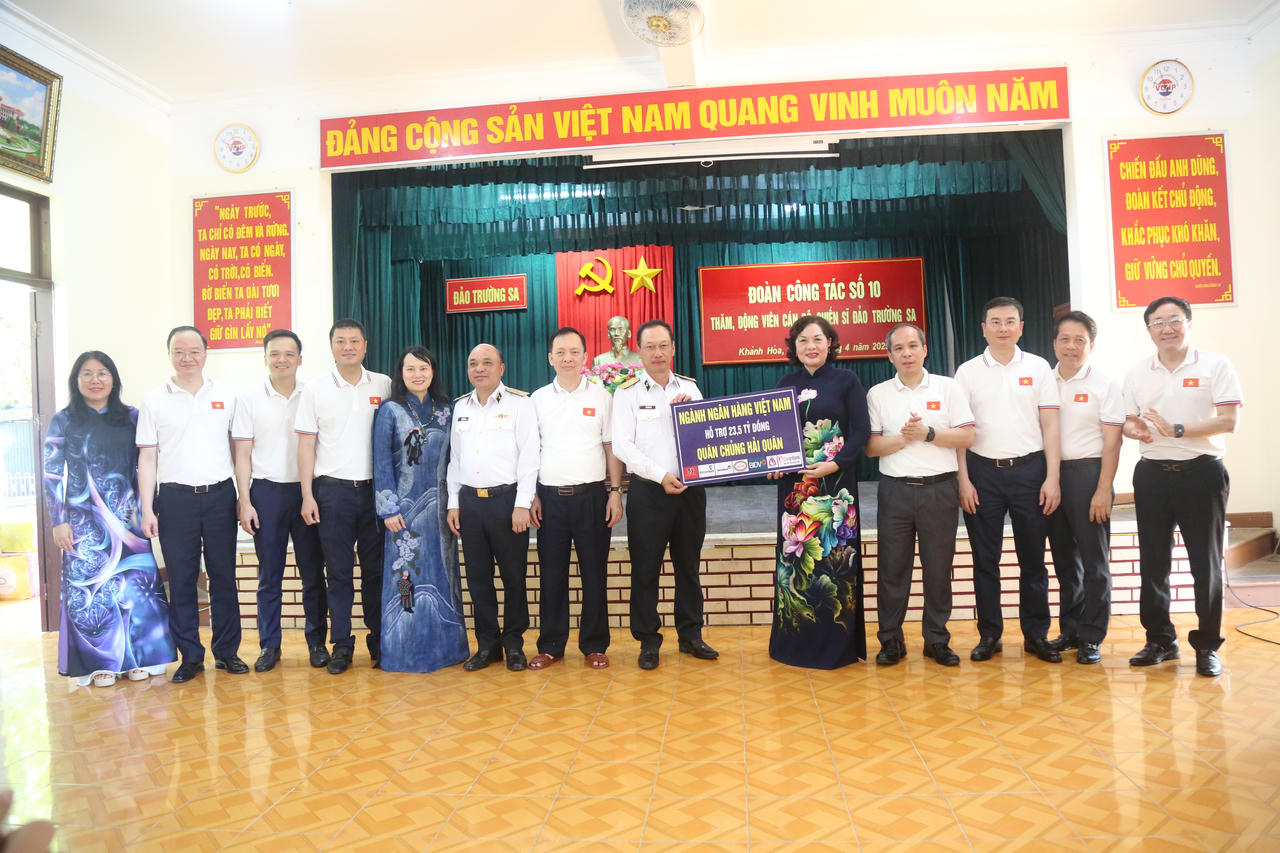 Đoàn công tác số 10 kết thúc tốt đẹp chuyến thăm quần đảo Trường Sa và nhà giàn DK1