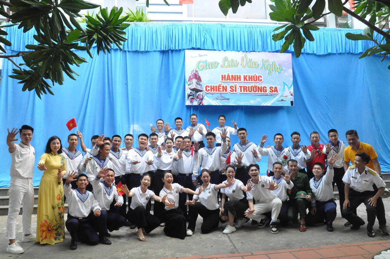 Những người mang “cơn gió mát lành” đến với đảo Trường Sa