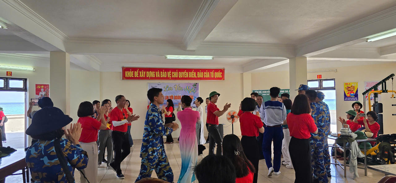 Những người mang “cơn gió mát lành” đến với đảo Trường Sa