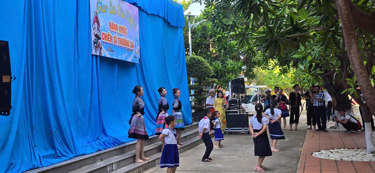 Những người mang “cơn gió mát lành” đến với đảo Trường Sa