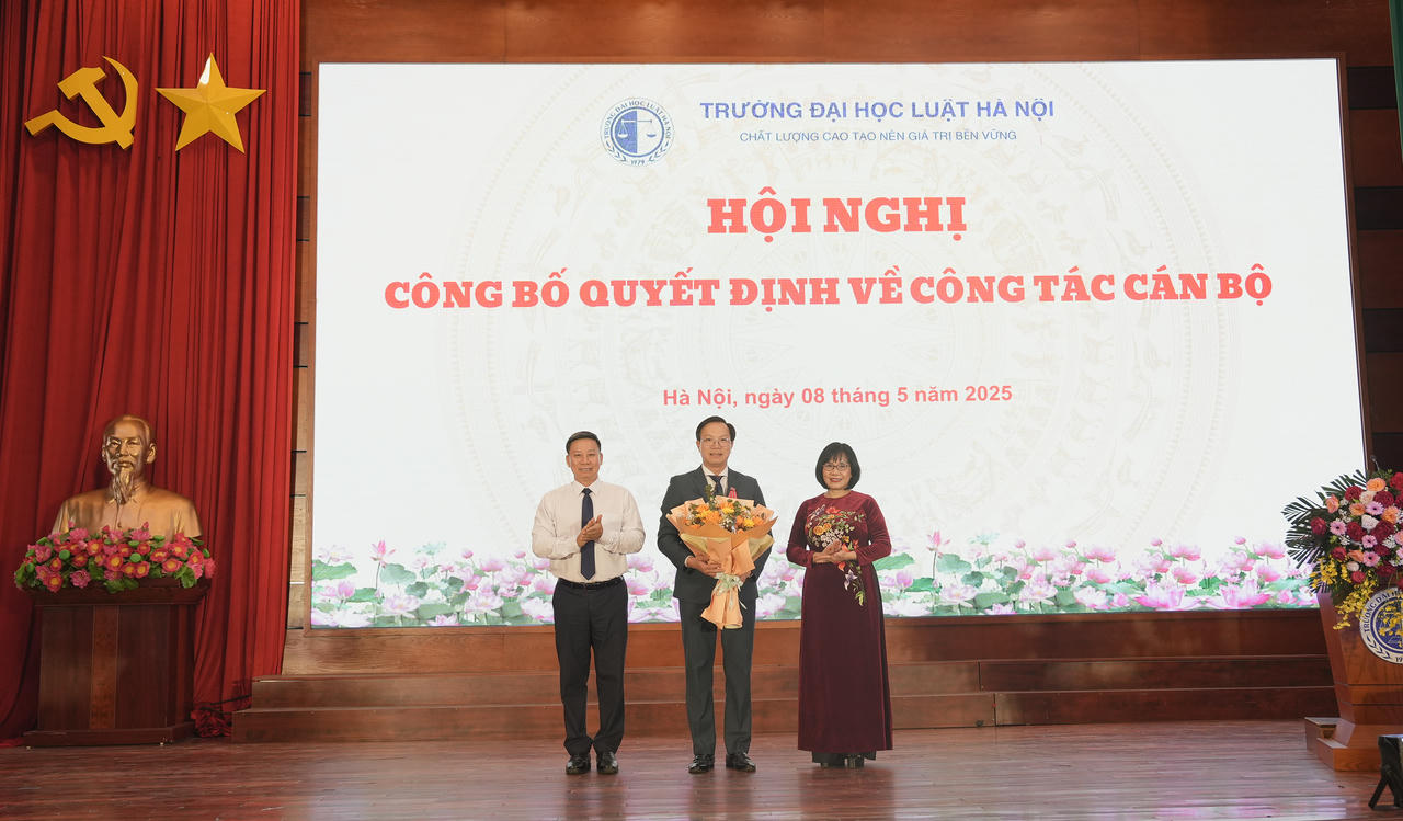 TS. Đoàn Trung Kiên “đã có rất nhiều cống hiến, đóng góp cho Bộ, ngành Tư pháp và Trường Đại học Luật Hà Nội”