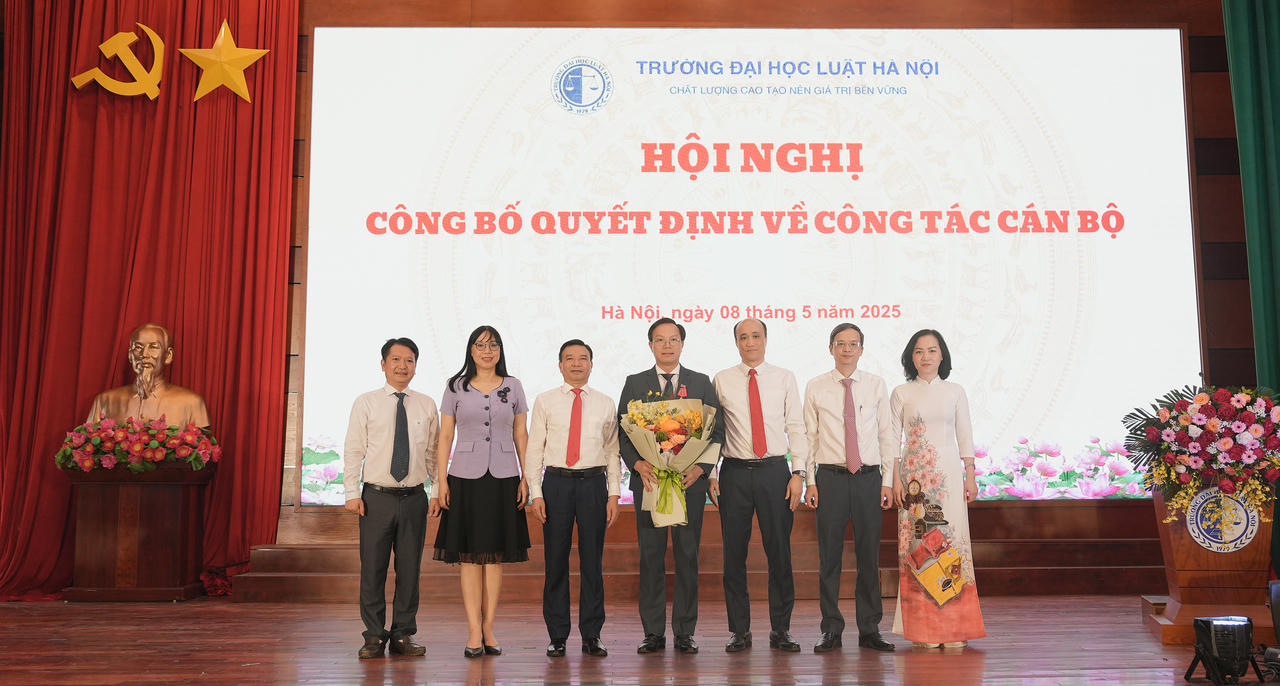 TS. Đoàn Trung Kiên “đã có rất nhiều cống hiến, đóng góp cho Bộ, ngành Tư pháp và Trường Đại học Luật Hà Nội”