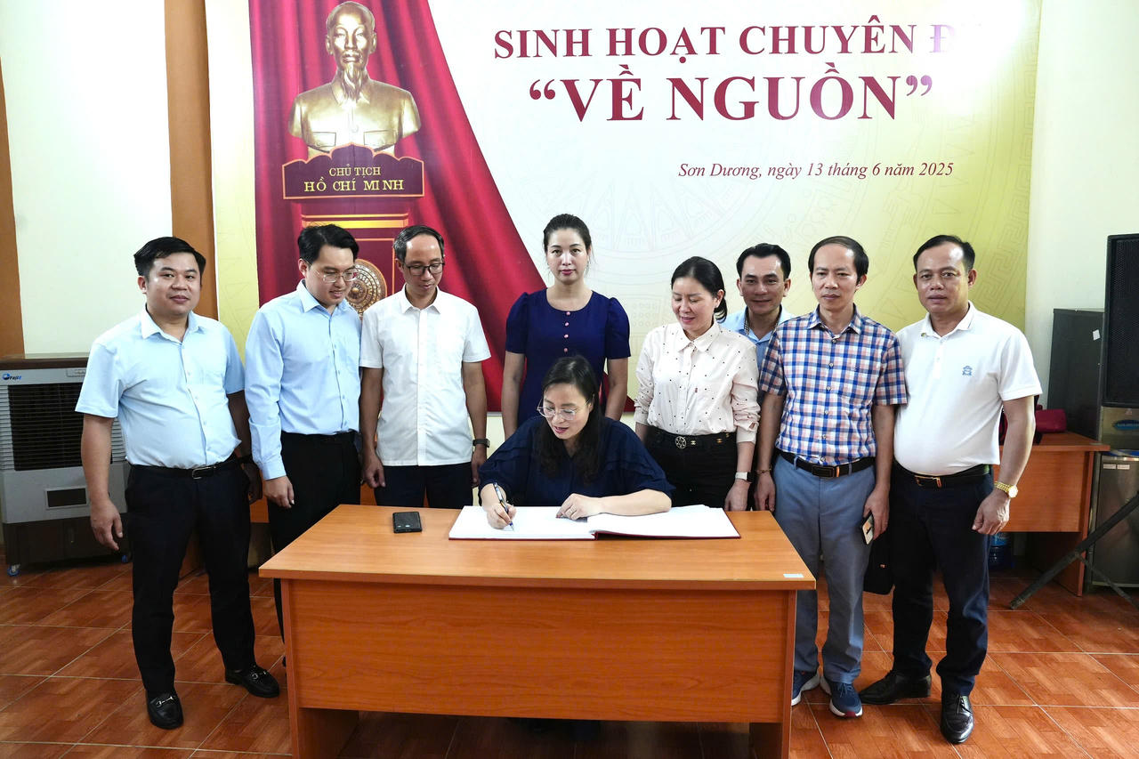 Đảng bộ Báo Pháp luật Việt Nam sinh hoạt chuyên đề tại Khu di tích lịch sử Bộ Tư pháp