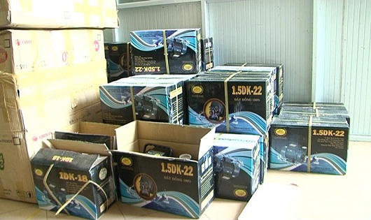 Bắt giữ xe tải chở nhiều loại hàng lậu