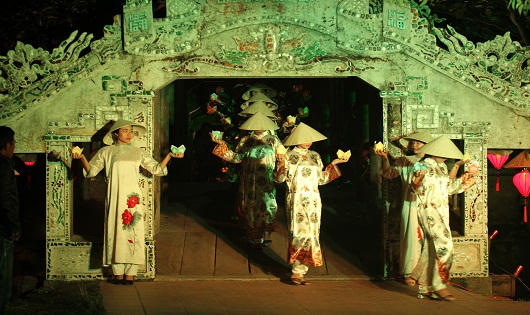 Sắc màu đêm hội “Đắm say miền quê Thanh Toàn”