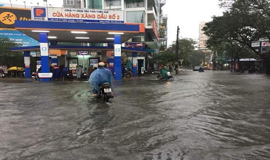 TT - Huế: Di tản gấp người dân tránh nguy cơ lũ chồng lũ