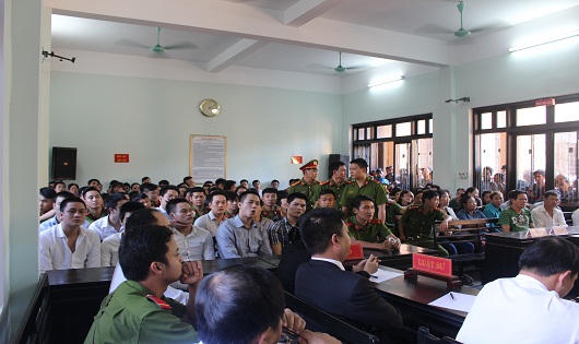 Kéo bè kéo nhóm đòi nợ thay, 11 thanh niên lĩnh án tù