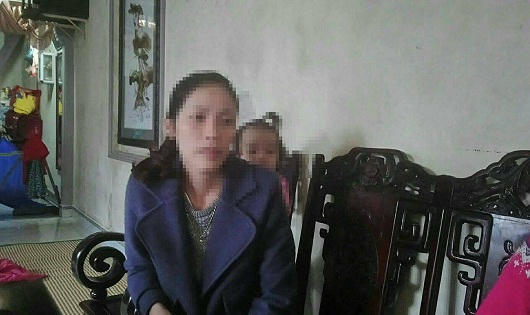 Bé gái 16 tháng tuổi nghi bị đánh bầm vùng kín tại nhà giữ trẻ