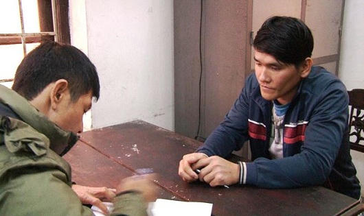 Bắt 8 đối tượng chuyên trộm nắp hố cắp viễn thông