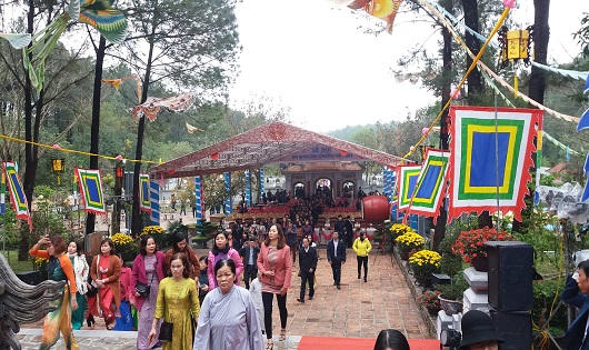 Khai hội Đền Huyền Trân