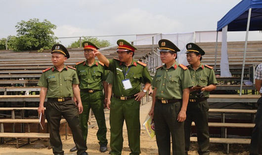 Kiểm tra an ninh trước giờ khai mạc Festival Huế lần thứ X