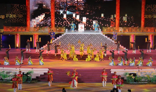 Rực rỡ đêm khai mạc Festival Huế 2018